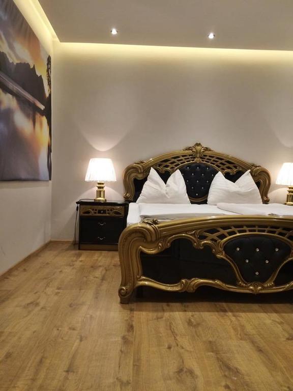 Stadthotel Restaurant Auerhahn Vöcklabruck الغرفة الصورة
