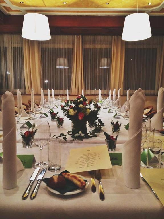 Stadthotel Restaurant Auerhahn Vöcklabruck المظهر الخارجي الصورة
