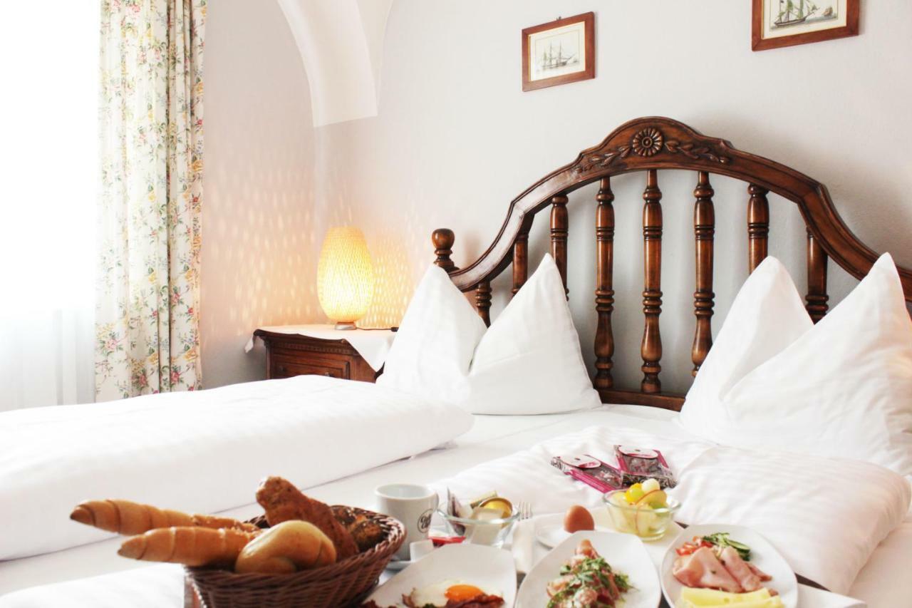 Stadthotel Restaurant Auerhahn Vöcklabruck المظهر الخارجي الصورة