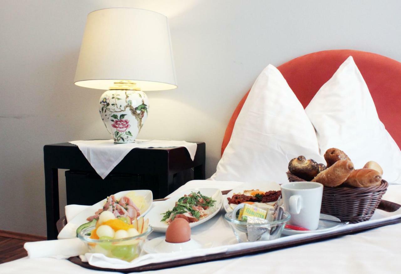 Stadthotel Restaurant Auerhahn Vöcklabruck المظهر الخارجي الصورة