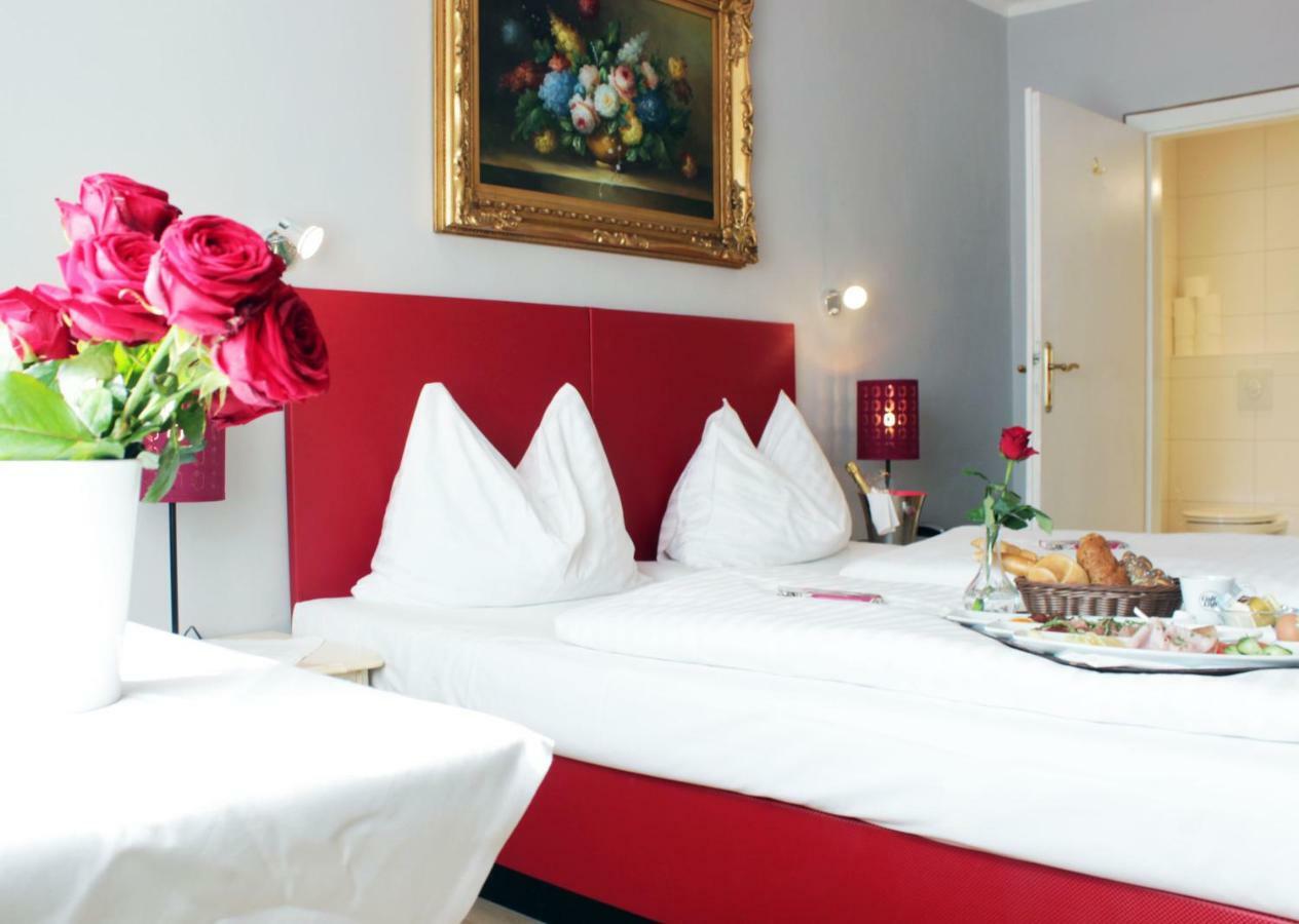 Stadthotel Restaurant Auerhahn Vöcklabruck المظهر الخارجي الصورة