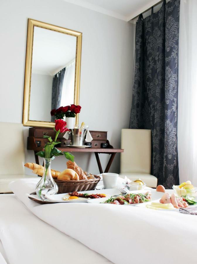 Stadthotel Restaurant Auerhahn Vöcklabruck المظهر الخارجي الصورة