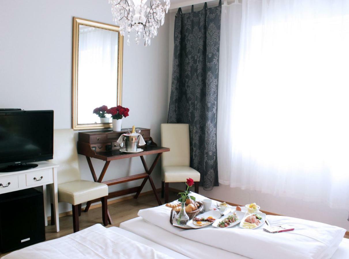 Stadthotel Restaurant Auerhahn Vöcklabruck المظهر الخارجي الصورة