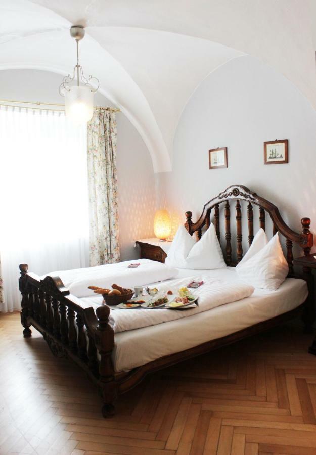 Stadthotel Restaurant Auerhahn Vöcklabruck المظهر الخارجي الصورة