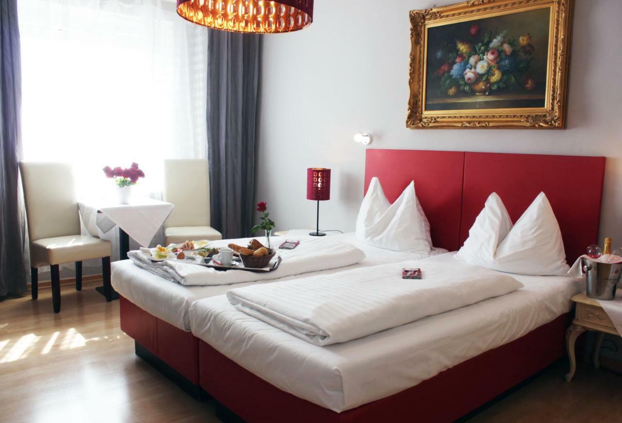 Stadthotel Restaurant Auerhahn Vöcklabruck المظهر الخارجي الصورة